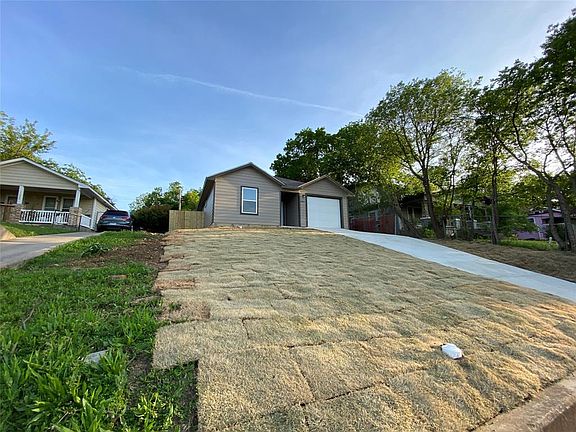 3rd image of 1304 E Magnolia Ave
