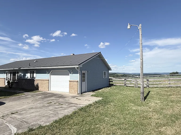 90 Boyer Rd — Photo 2