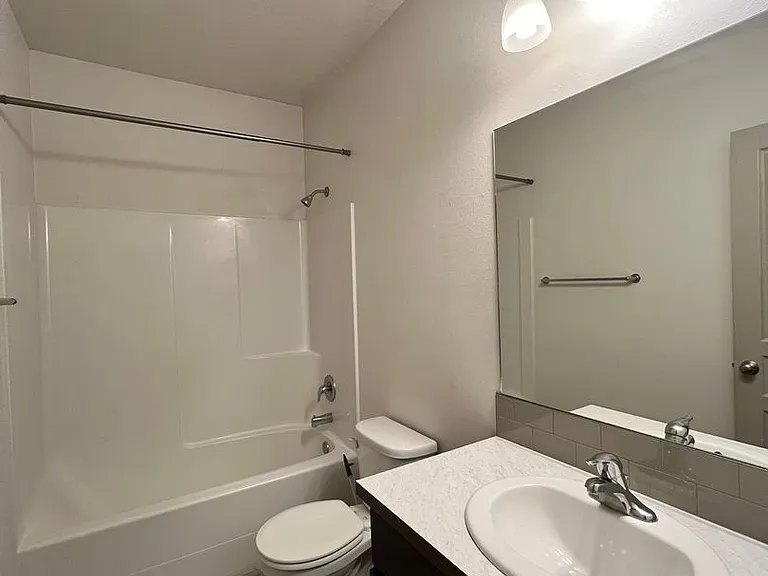 1352 E Nen Dr — Photo 10