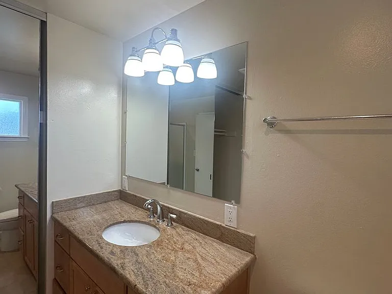 4309 Ross Ave — Photo 53