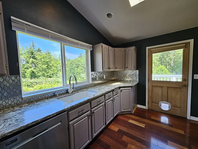 Convenient access to large deck right in the kitchen!