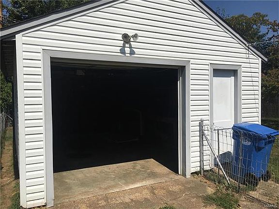 3rd image of 8325 Whitewater Dr
