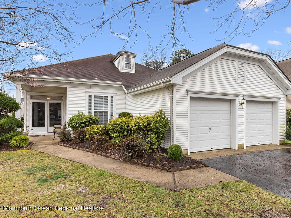 1st image of 7 Goldensprings Dr
