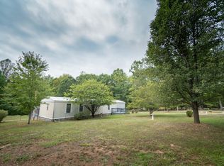 1236 Doe Ln, Huddleston, VA 24104