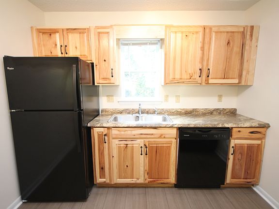 3rd image of 105 Bearwood Dr APT P