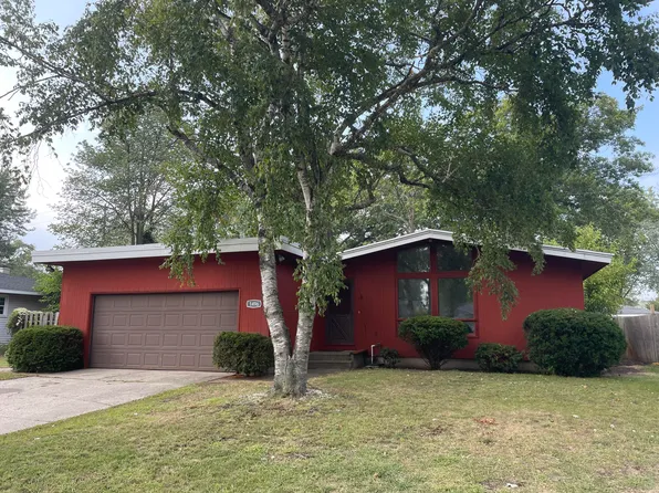 1496 Colonial Rd, Muskegon, MI 49441