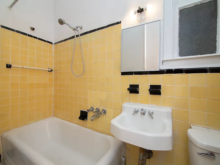 141 Essex St #1B — Photo 5