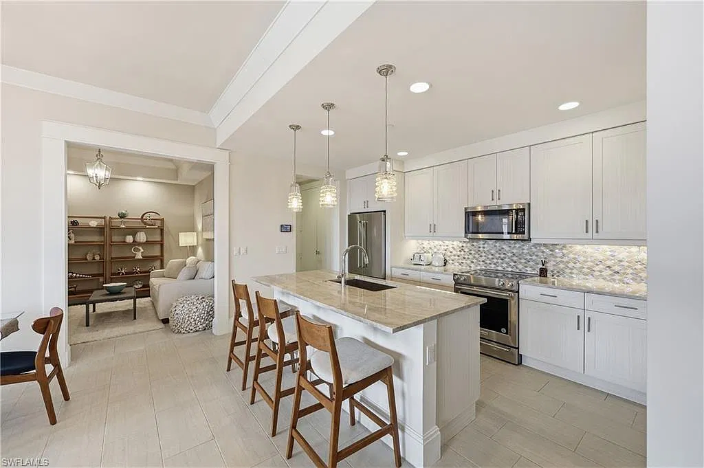 2 bed, 2.0 bath, 1529 sqft, $16,000 — Photo 4