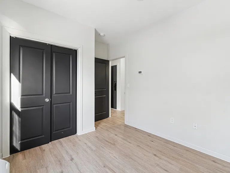 124-128 Putnam St #1 — Photo 11