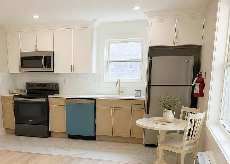 1st image of 300 Garibaldi Ave APT 4A