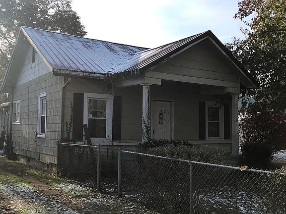 4th image of 563 E 1st Ave