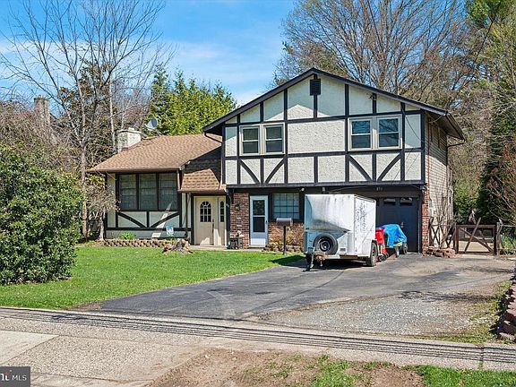 2nd image of 891 Ivyland Rd