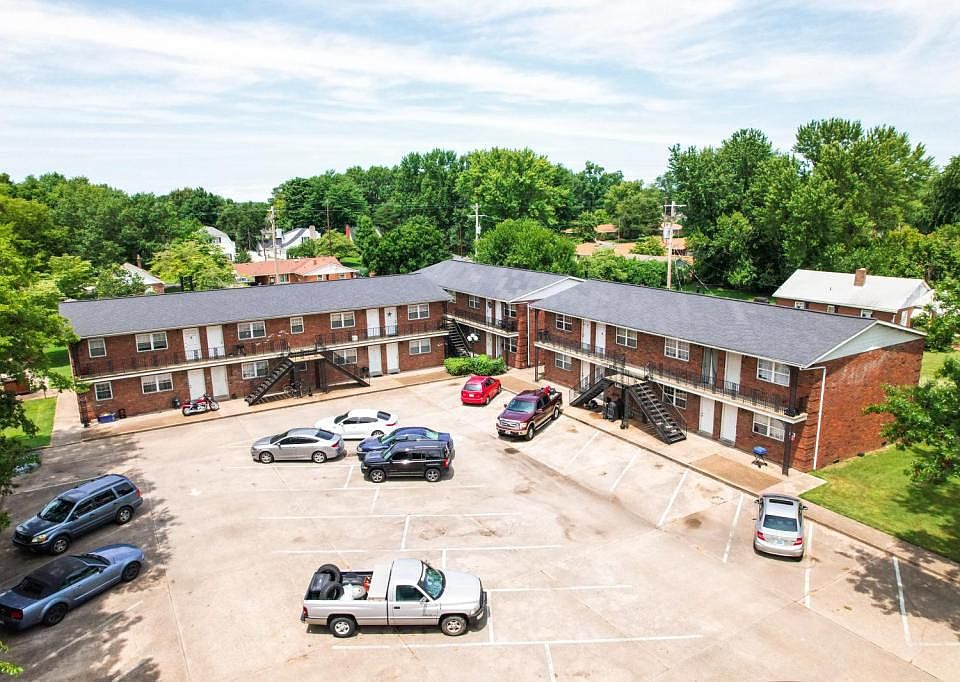 1st image of 2425 N Park Dr Unit 1E