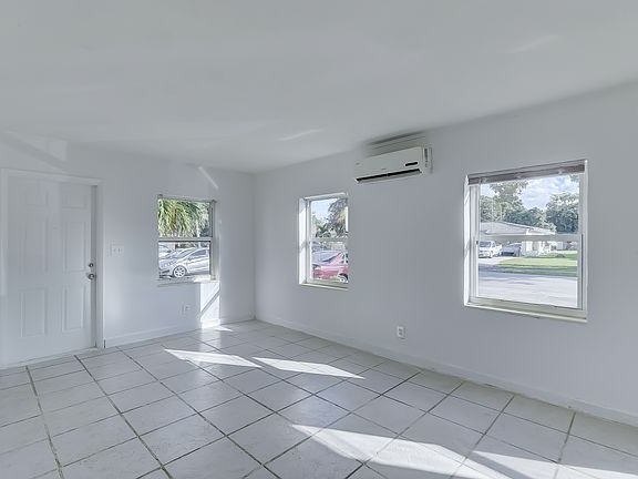 4th image of 2639 Lincoln St APT 41