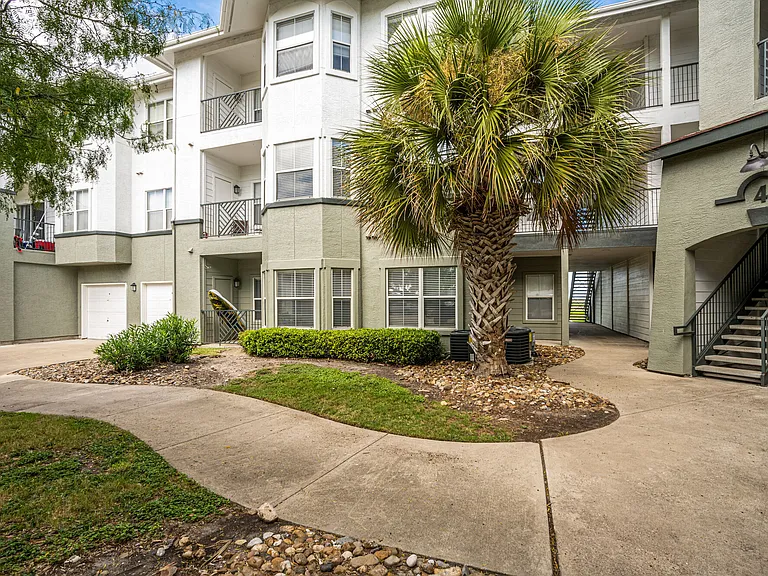Baypoint Apartments — Photo 24
