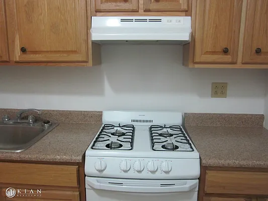 Rented by Kian Realty | media 6