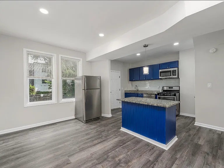 2626 Oswego Ave — Photo 4