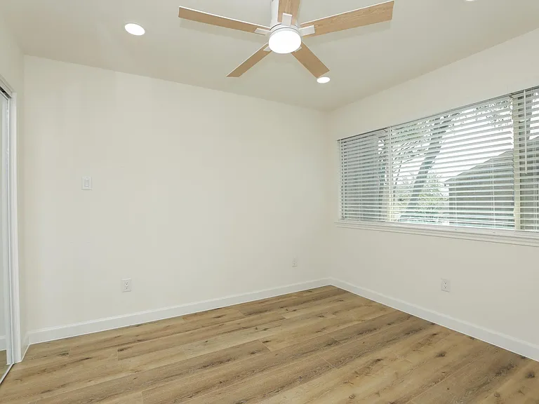2050 Augusta Dr — Photo 23