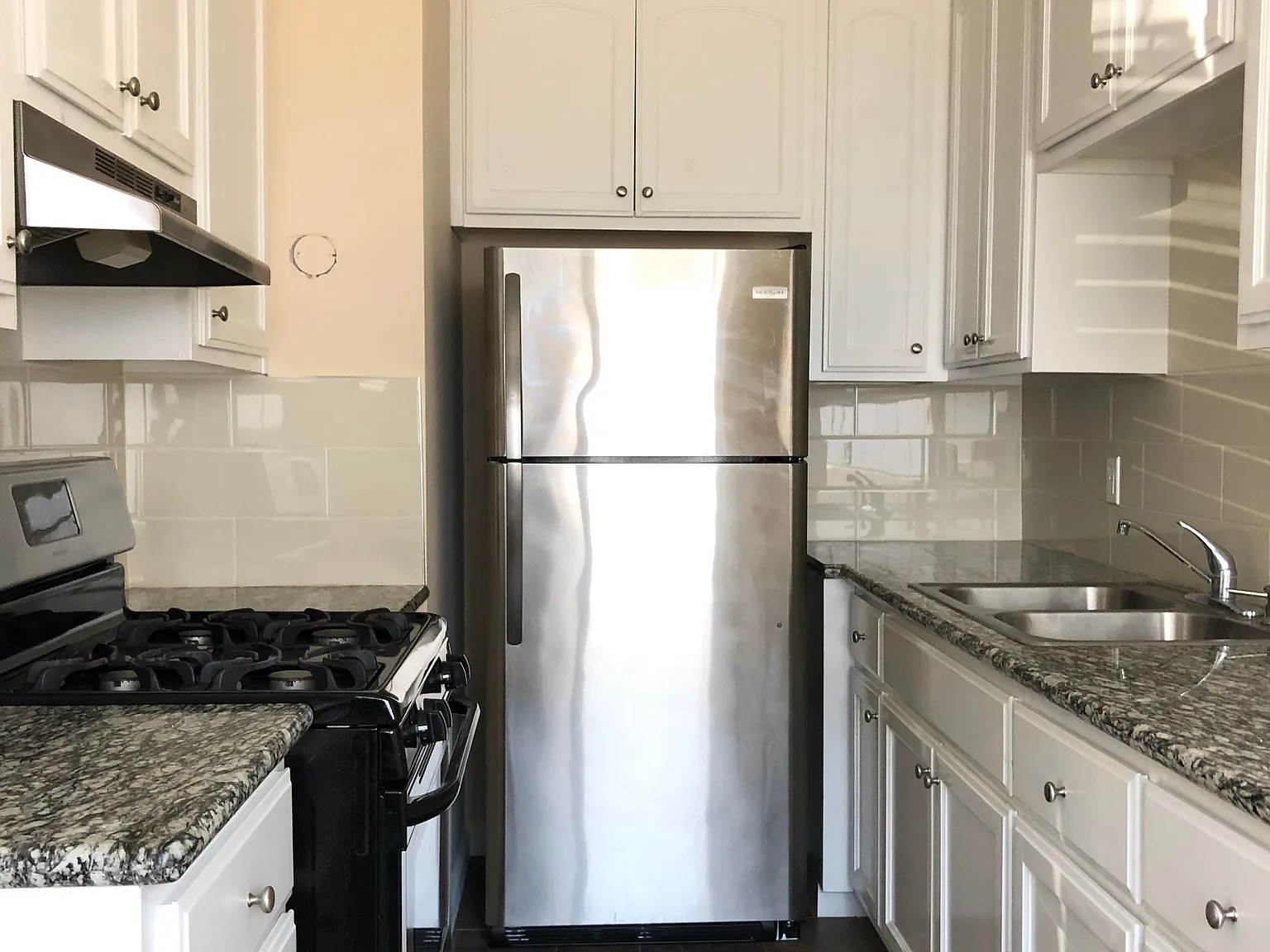 11 bed, 600 sqft, $1,850 — Photo 3