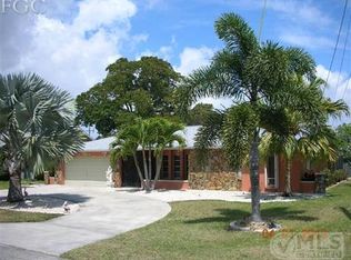 3905 SE 9th Ct, Cape Coral, FL 33904