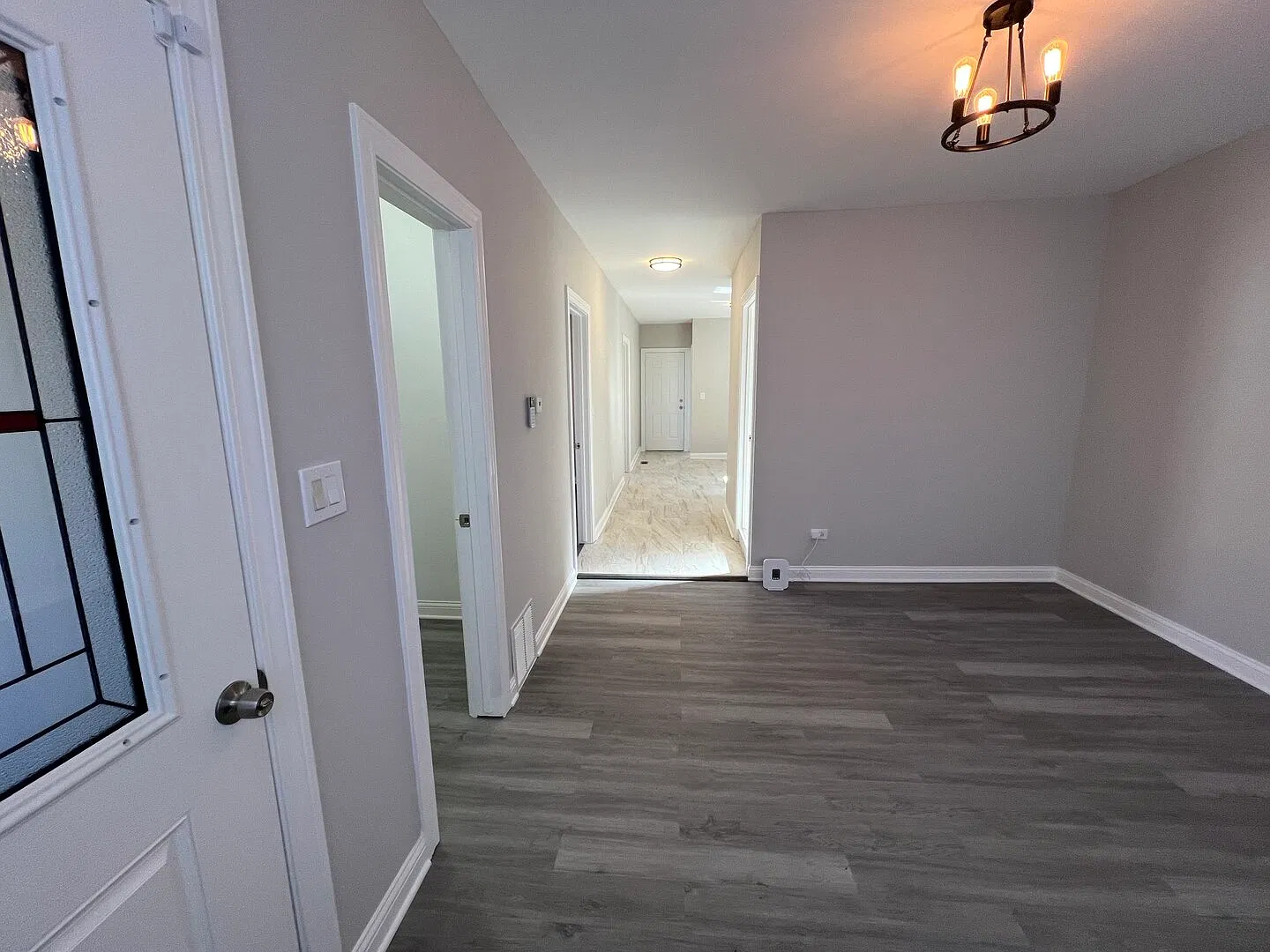 3 bed, 800 sqft, $1,500 — Photo 2