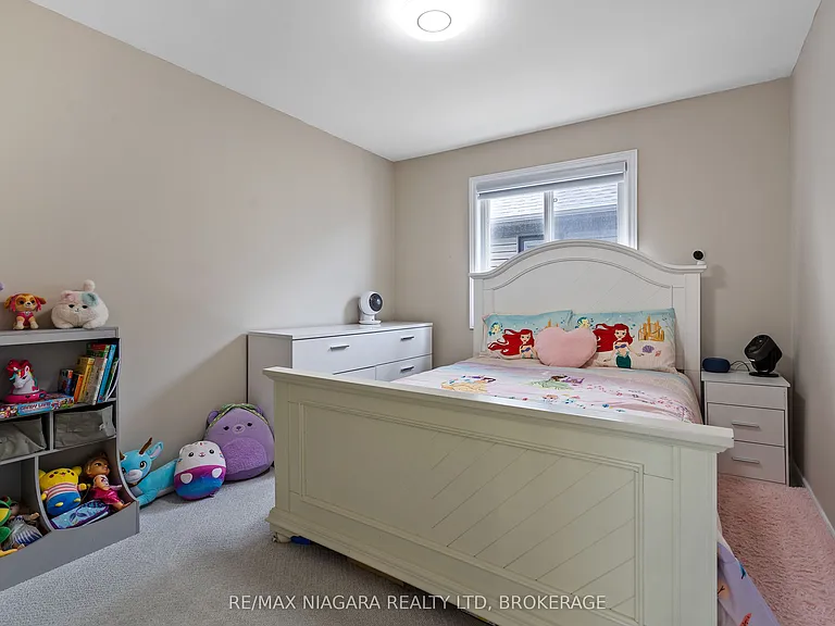 8511 Jennifer Cres — Photo 21