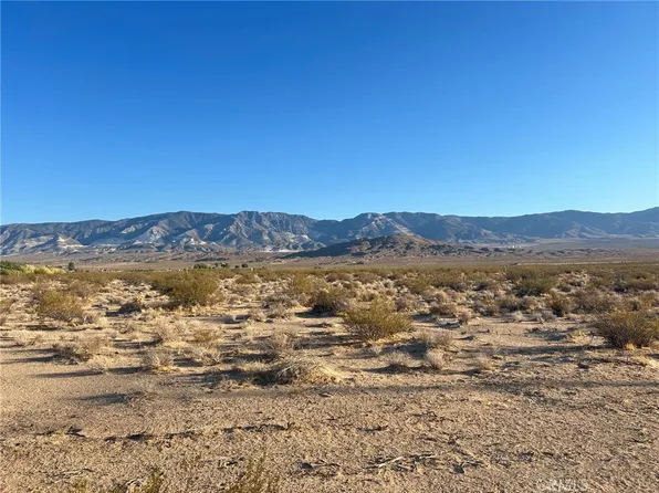 22 Clark St, Lucerne Valley, CA 92356