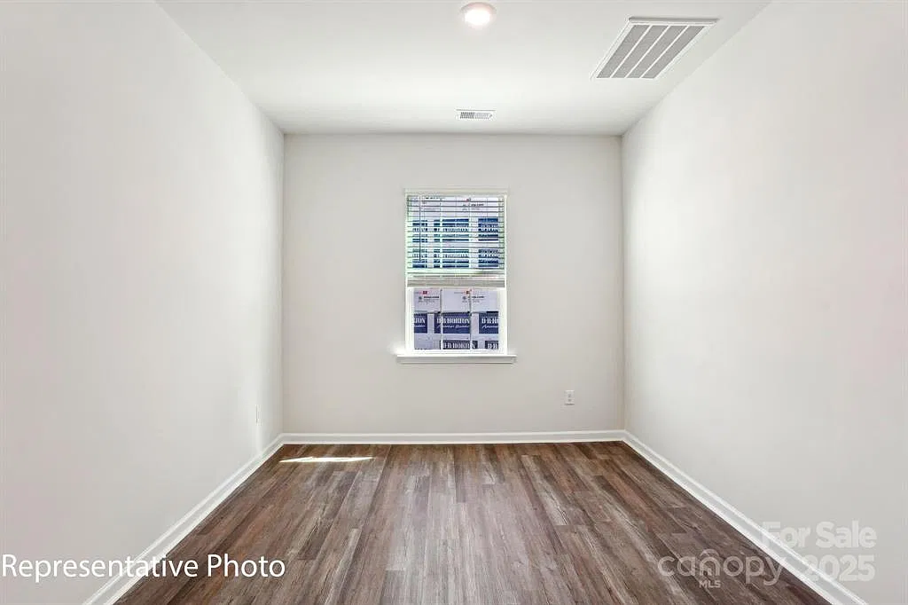 4 bed, 2820 sqft, $2,800 — Photo 4
