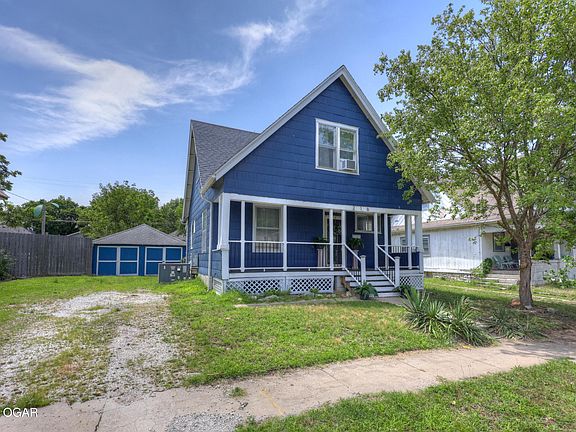 3rd image of 216 N Sergeant Ave