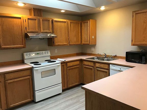 2nd image of 11720 Roosevelt Way NE