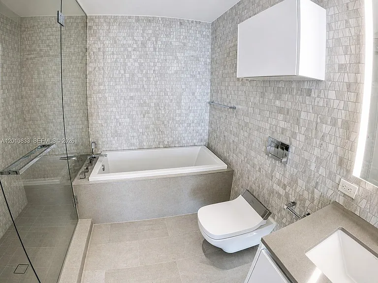 88 SW 7th St #2206 — Photo 26