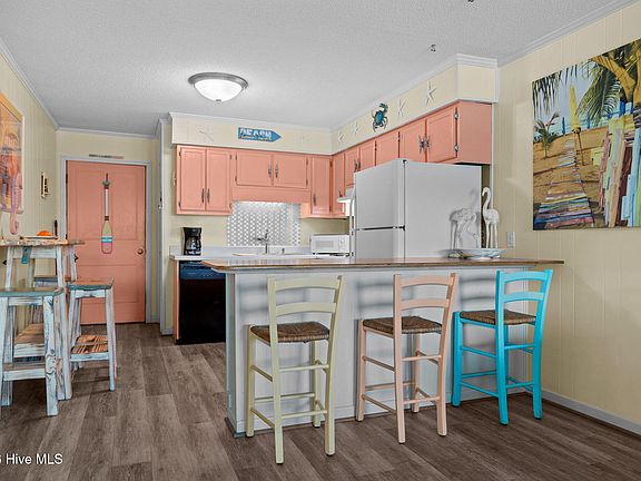 3rd image of 301 Commerce Way #110