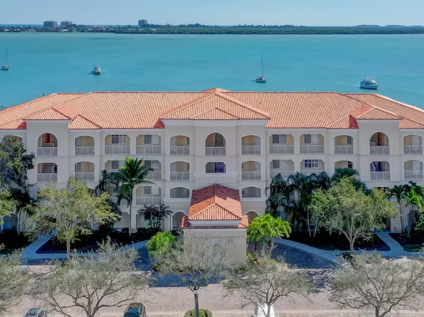 29 Harbour Isles Drive E #106, Fort Pierce, FL 34949