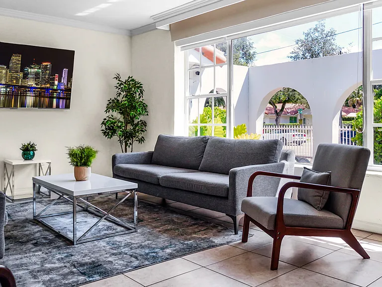 2710 SW 22nd Ave — Photo 9