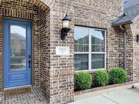 3rd image of 205 Birdcall Ln