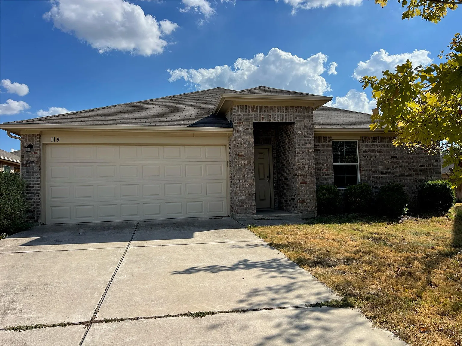 3 bed, 2.0 bath, 1467 sqft, $2,000 — Photo 1
