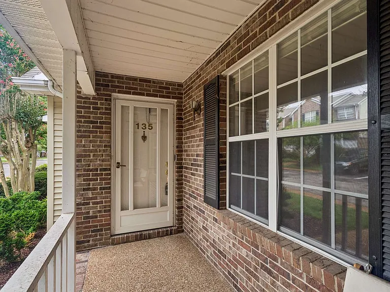 135 Pepper Ridge Cir — Photo 4