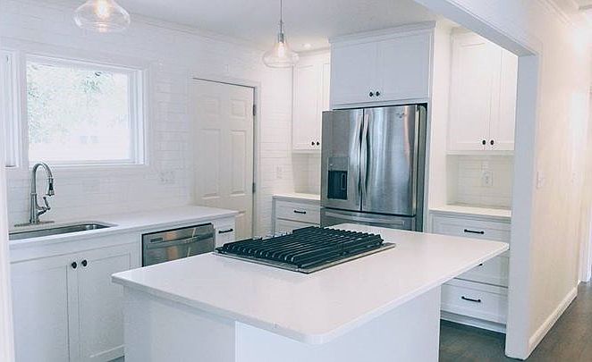 2nd image of 705 Maple Dr SE