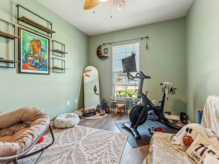 1041 Berkshire Dr — Photo 16