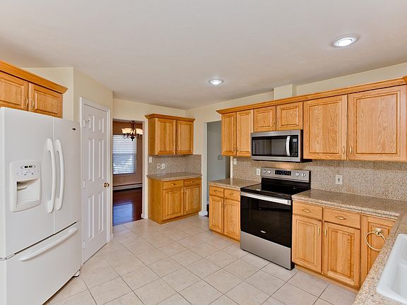 3rd image of 3605 Ridge Ct