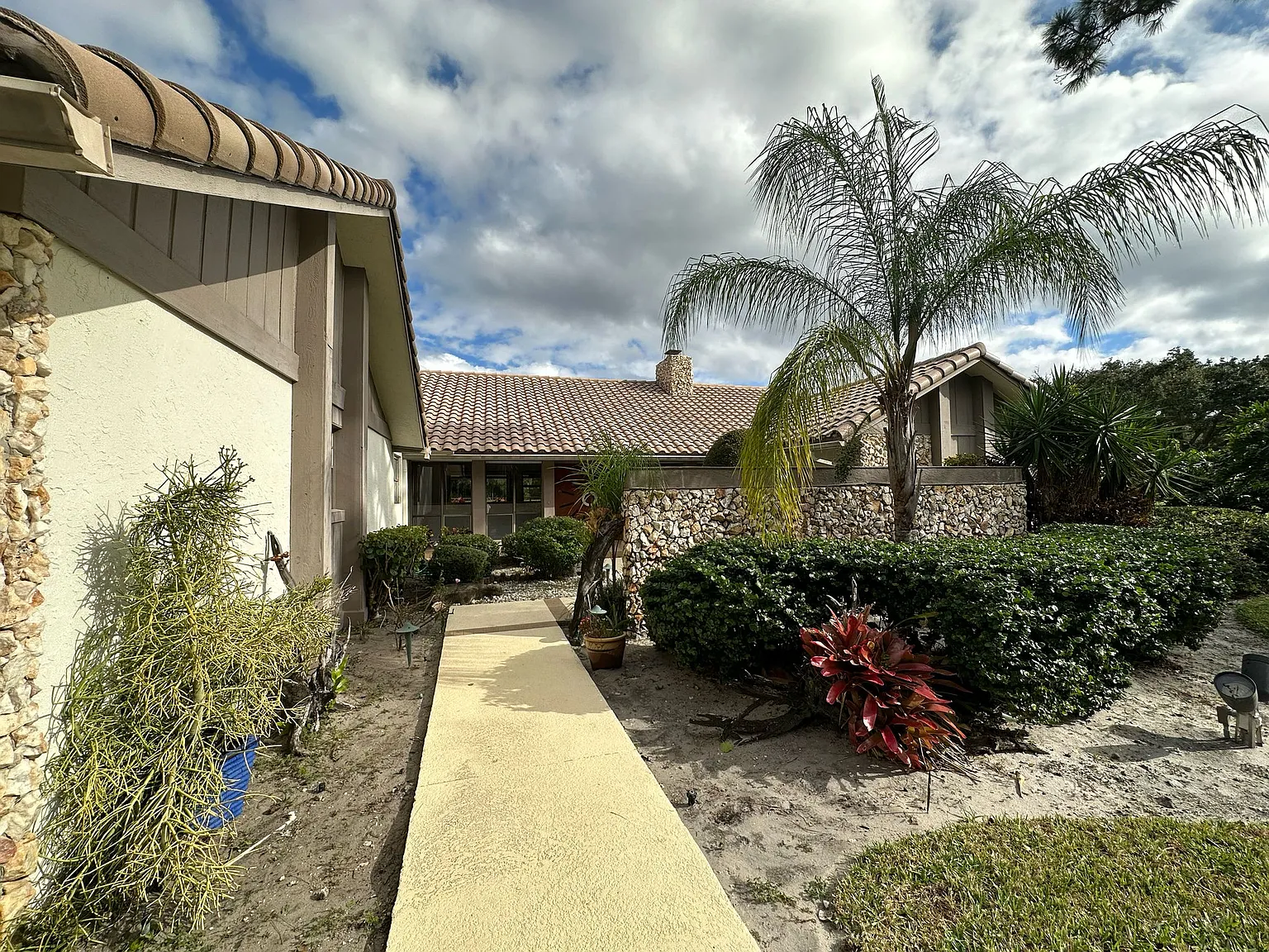 3 bed, 2.0 bath, 3434 sqft, $6,500 — Photo 3