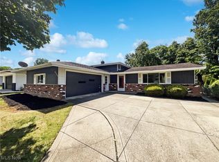 5300 Sherwood Dr, Fairview Park, OH