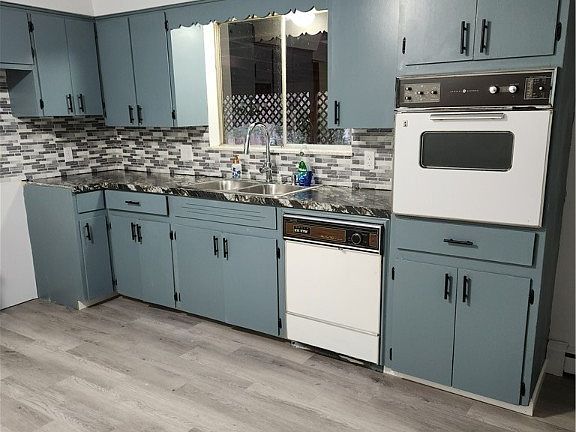 4th image of 7800 Summerset Dr
