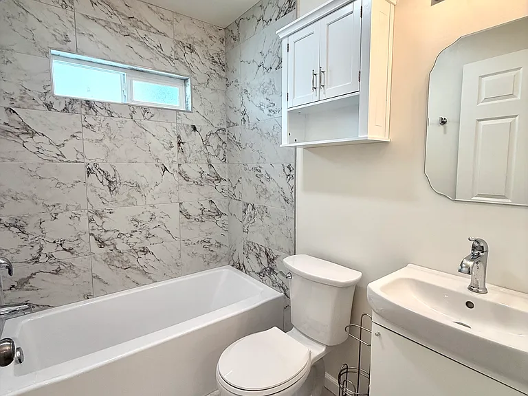 14606 Gilmore St #5 — Photo 6