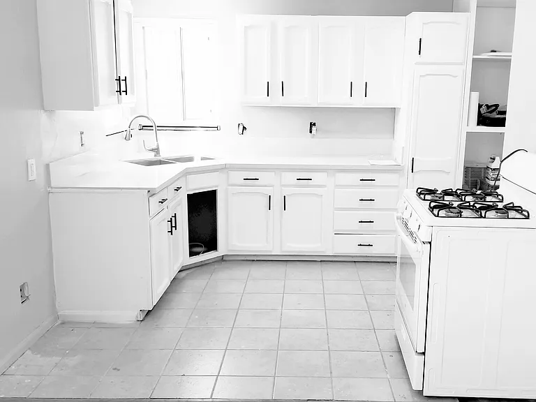 6228 Cahuenga Blvd — Photo 3