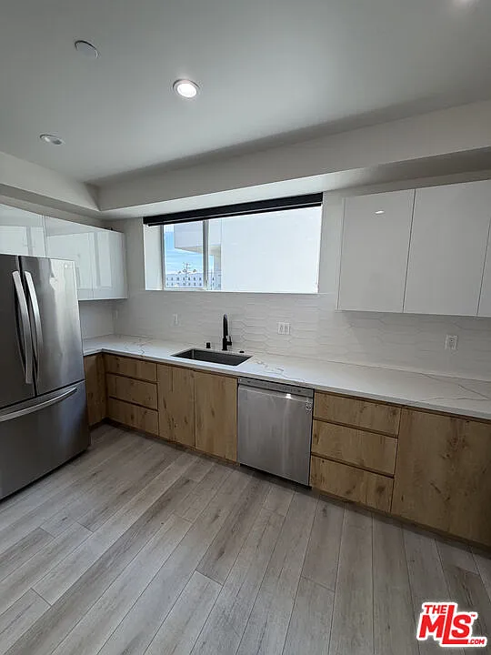 2 bed, 2.0 bath, 885 sqft, $3,995 — Photo 4