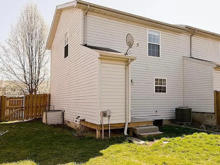 215 Stratford Dr — Photo 15