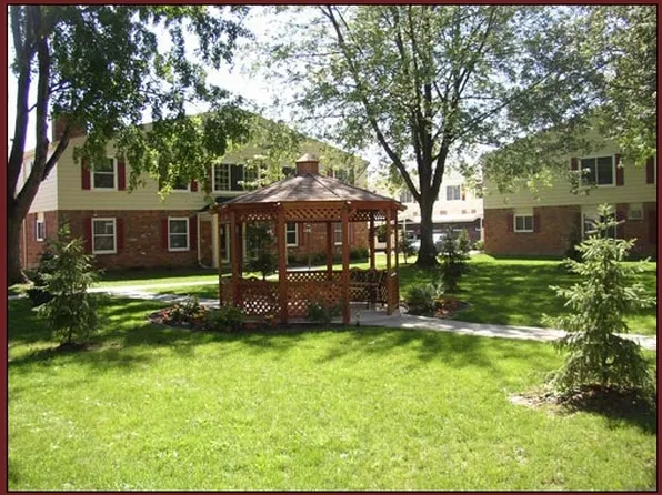 757 W Maple Rd, Clawson, MI 48017