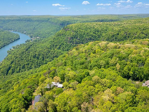 4th image of 105 River Point Rd