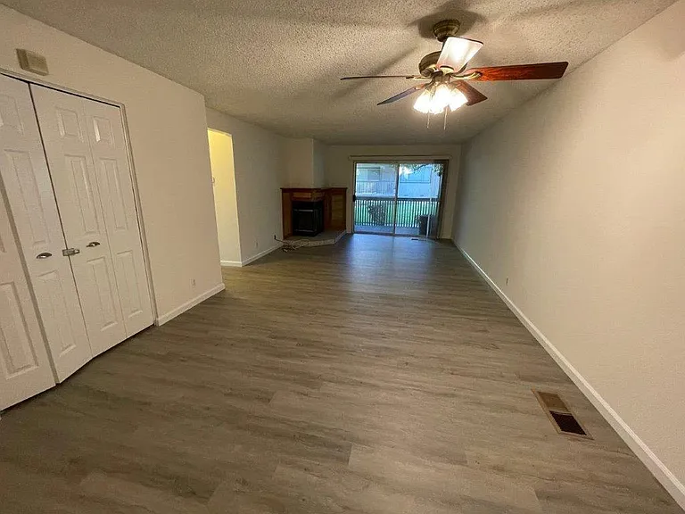 472 Lancaster Ln — Photo 9